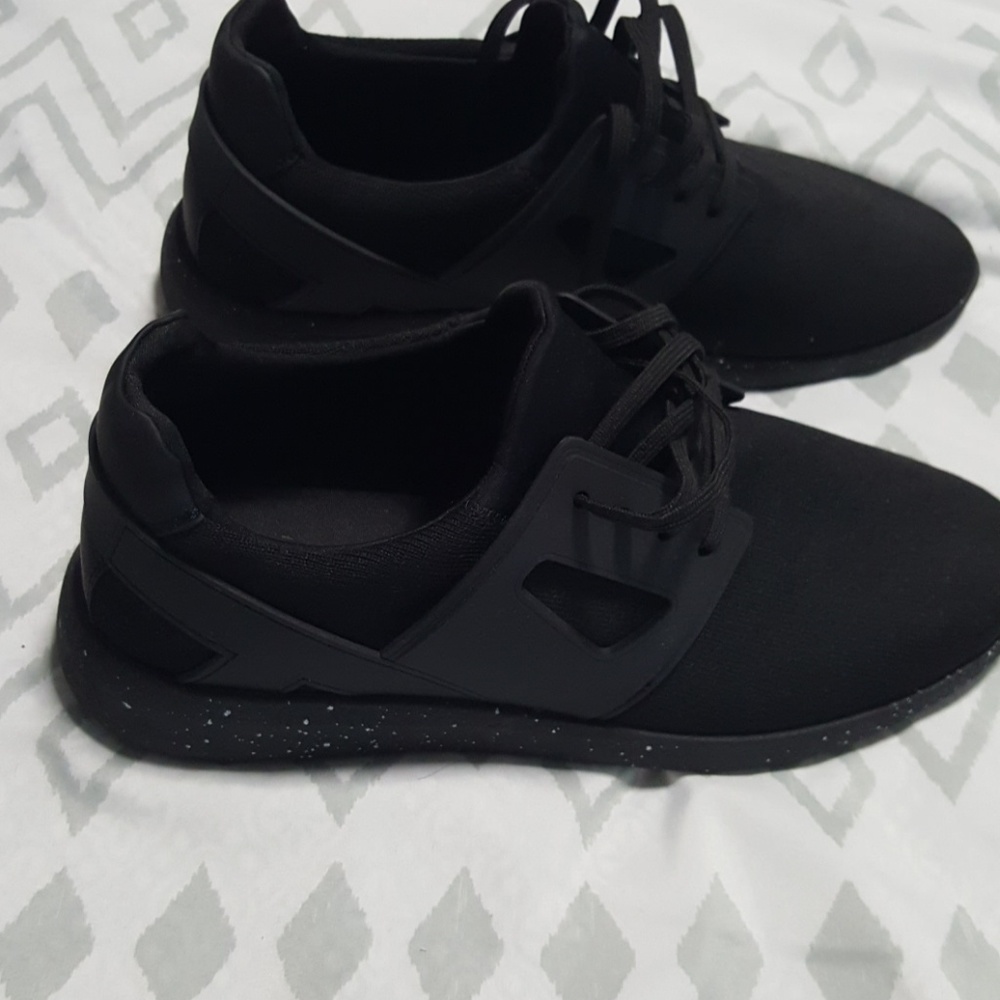 Shoes - Picture 2 of 8